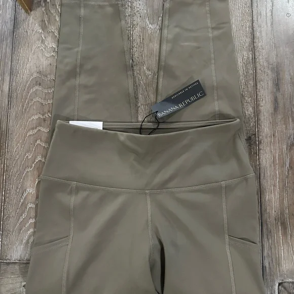 Banana Republic Khaki Leggings - Picture 2 of 16